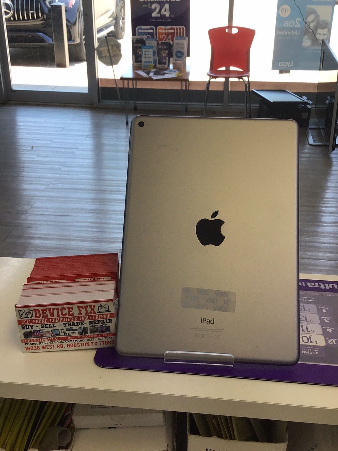 Great Condition Apple Ipad Air Unlocked, 9.7 inch Screen, Comes With Charging Cable
