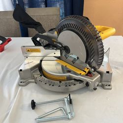 DEWALT 15 Amp Corded 10 in. Compound Single Bevel Miter Saw