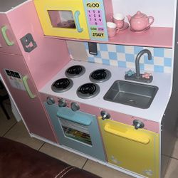 Play kitchen 