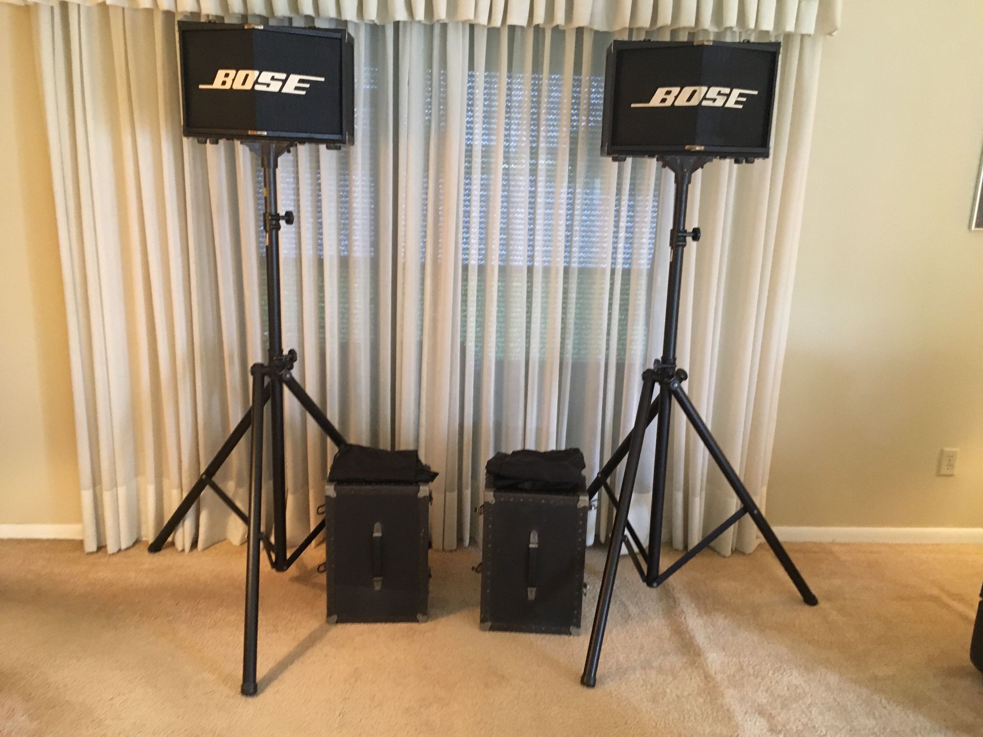 Bose 800 Speakers With Stands 