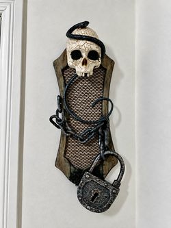 CREEPY SKULL / SNAKE 2FT.  DOOR HANGER