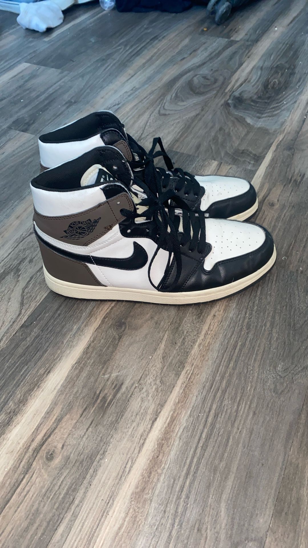 Air Jordan 1 Retro High OG 'Dark Mocha'
