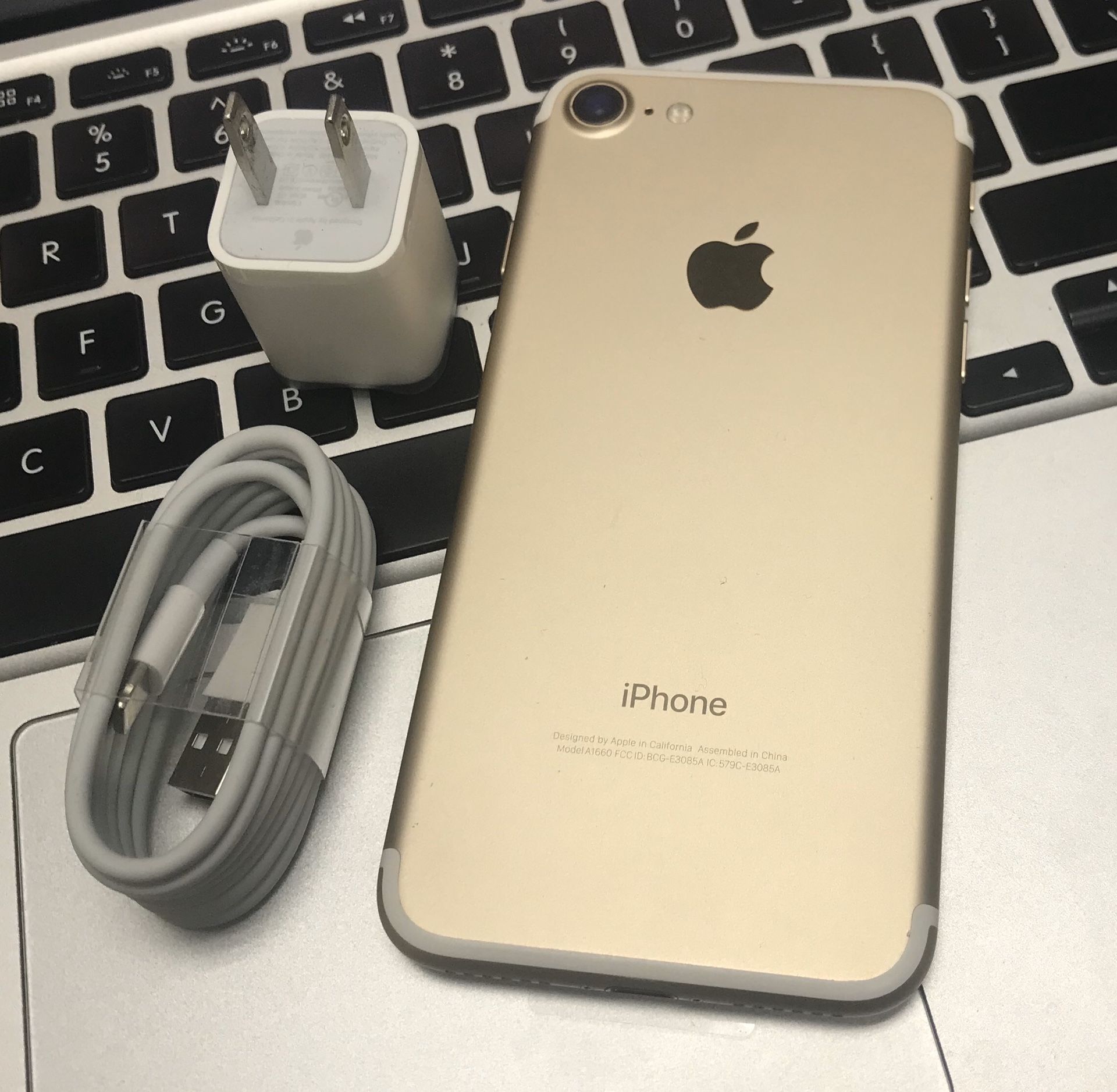 iPhone 128GB Factory Unlocked Gold