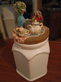 Cute 90s Tea Ceramic And Resin Top. Canister