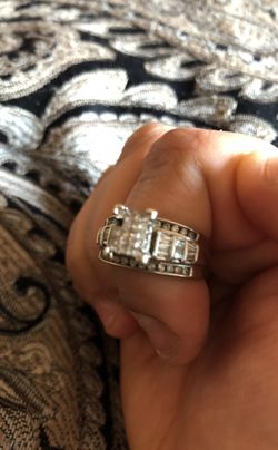 Wedding/engagement ring