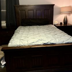 Sturdy Oak Bedroom Set