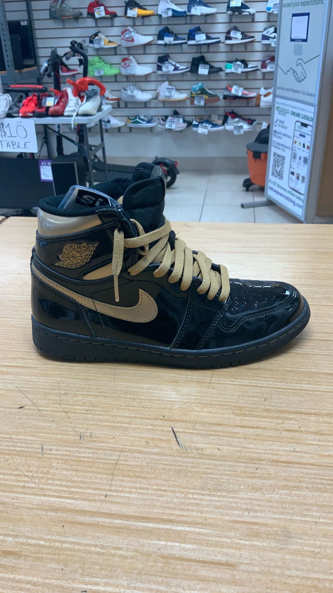Air Jordan 1 Retro  High OG Black Metallic Gold Size 7