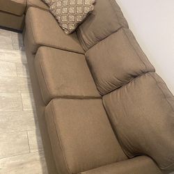 Sectional Sofa Couch.  $520 Delivered Available Now 