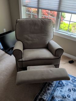 Lounge chair- Mom's feeding chair
