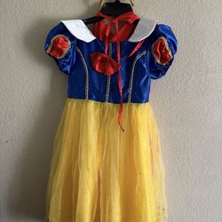 Halloween Costume Snow White 