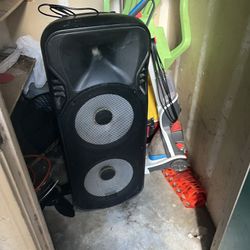 Big Speaker Very Loud And In Great Condition 160 Obo
