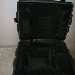 Pelican Hardigg Storm Case iM2720 25x20x12 OD 21x16x10 ID Wheels Pull Out Handle