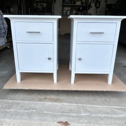 2 Night tables