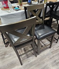 2 Counter High Barstools