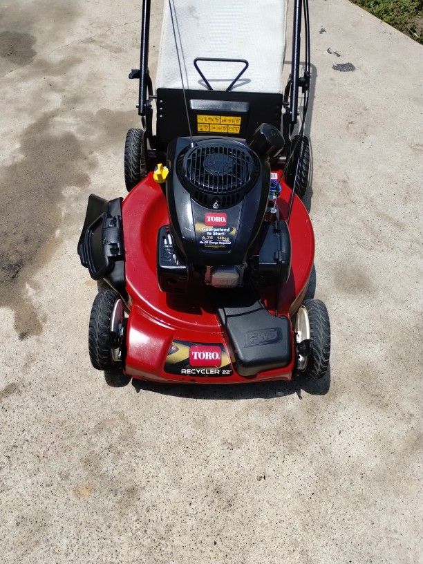 Toro Self Propelled Lawnmower Wth Kohler Engine Guaranteed To Start 6.75 149CC. Works Perfectly Fine Like New Come Check It Out For Ur Self...