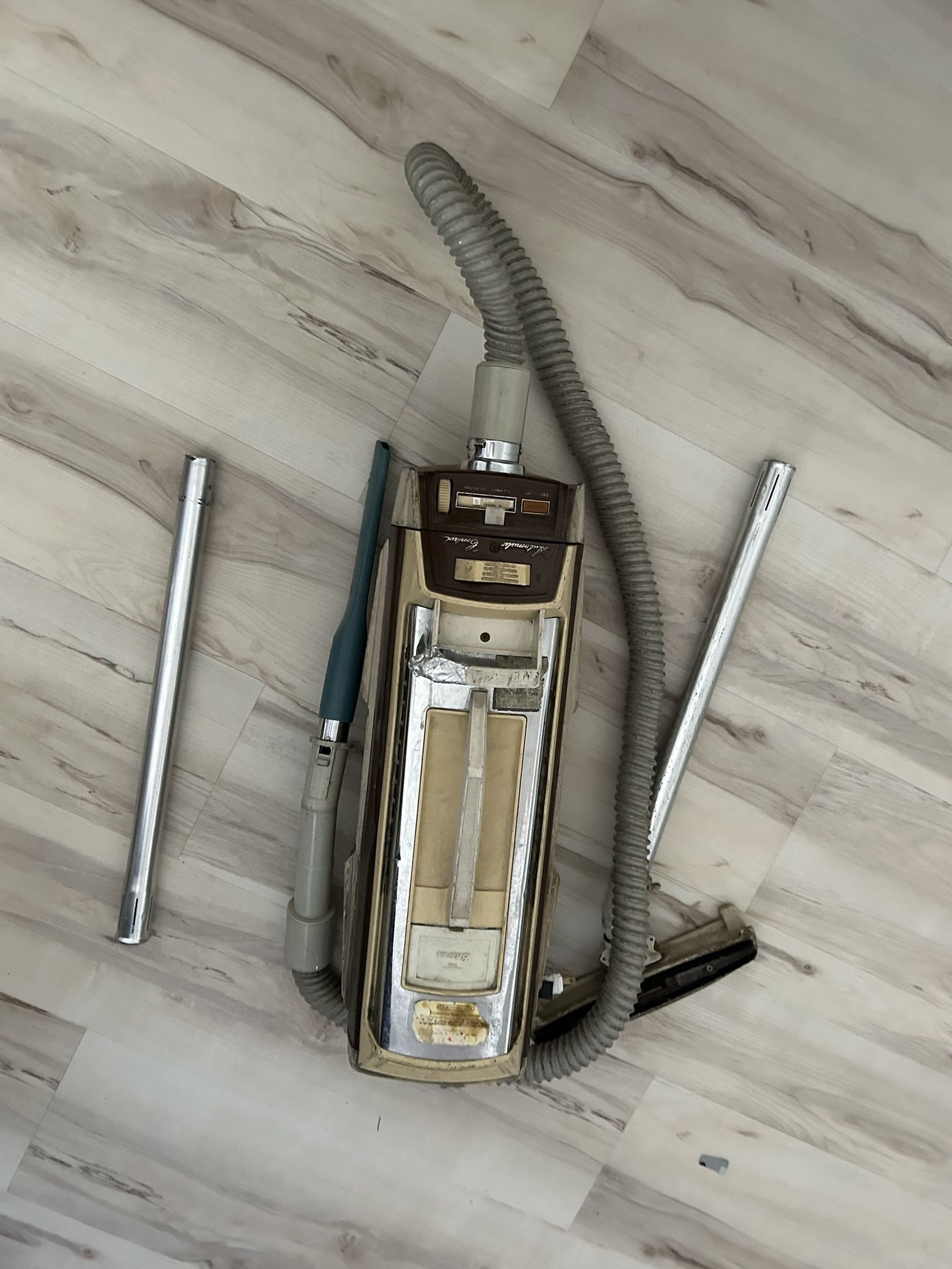 🧹 Vintage Electrolux Automatic Canister Vacuum Cleaner – Retro Classic! 🕰️