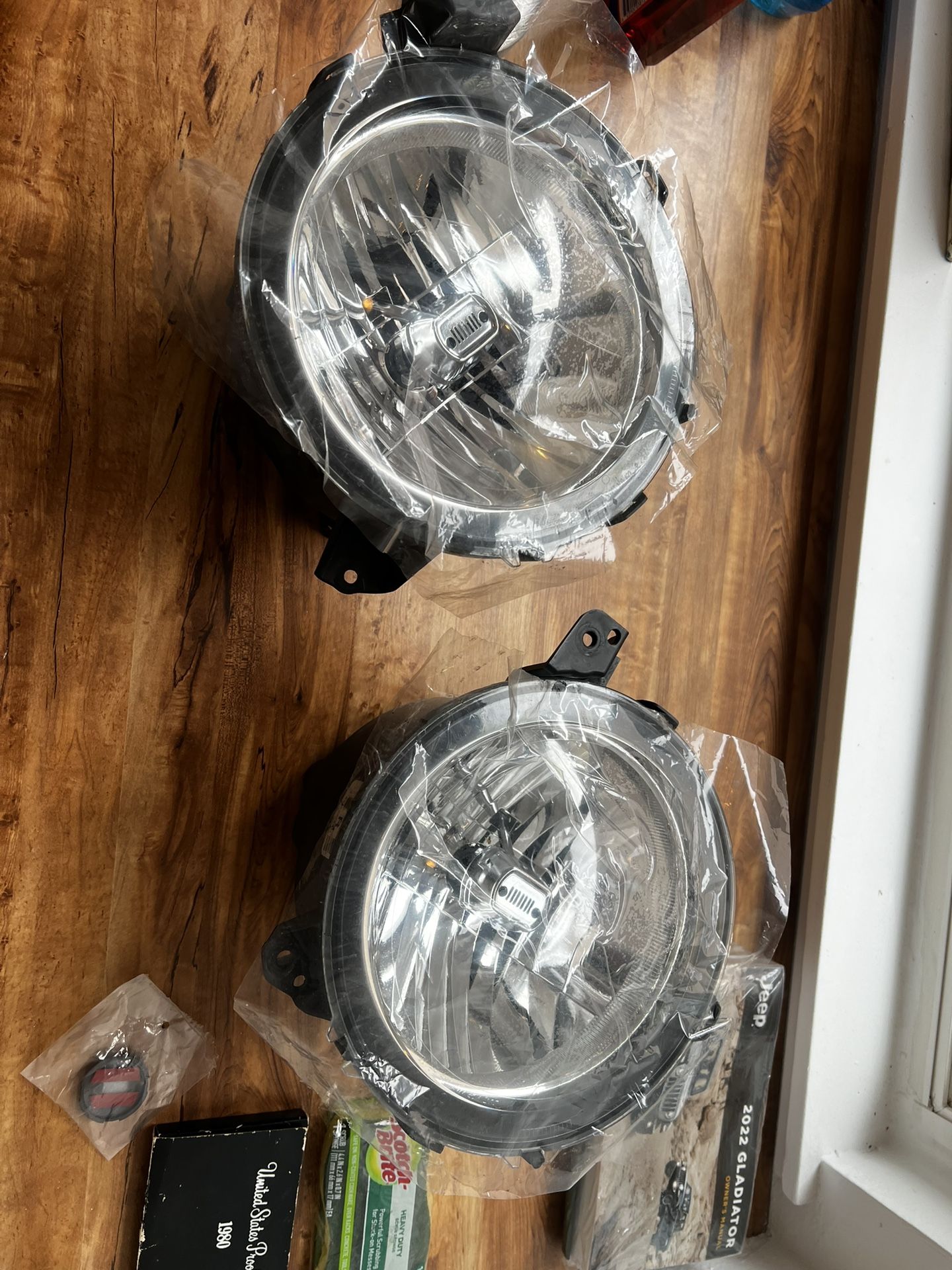 Jeep Wrangler Or Gladiator OEM Headlight Set - New