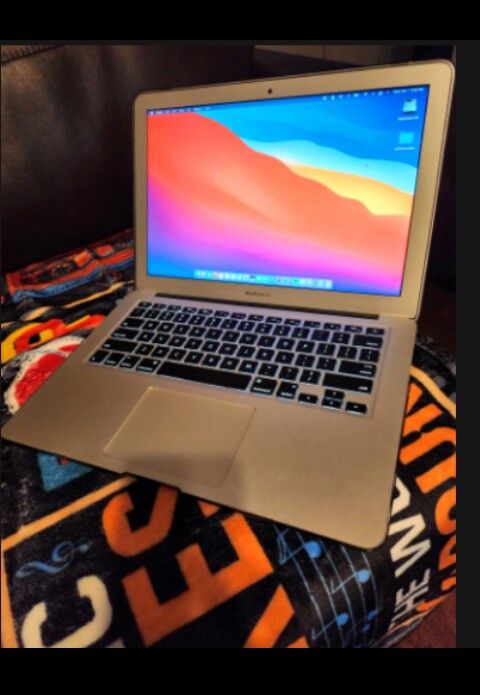 Apple Macbook Air 13" Working Fine