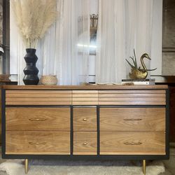 !!SOLD!! Original Mid Century Dresser /Sideboard 😍