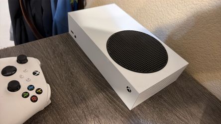 Xbox Series S Bundle