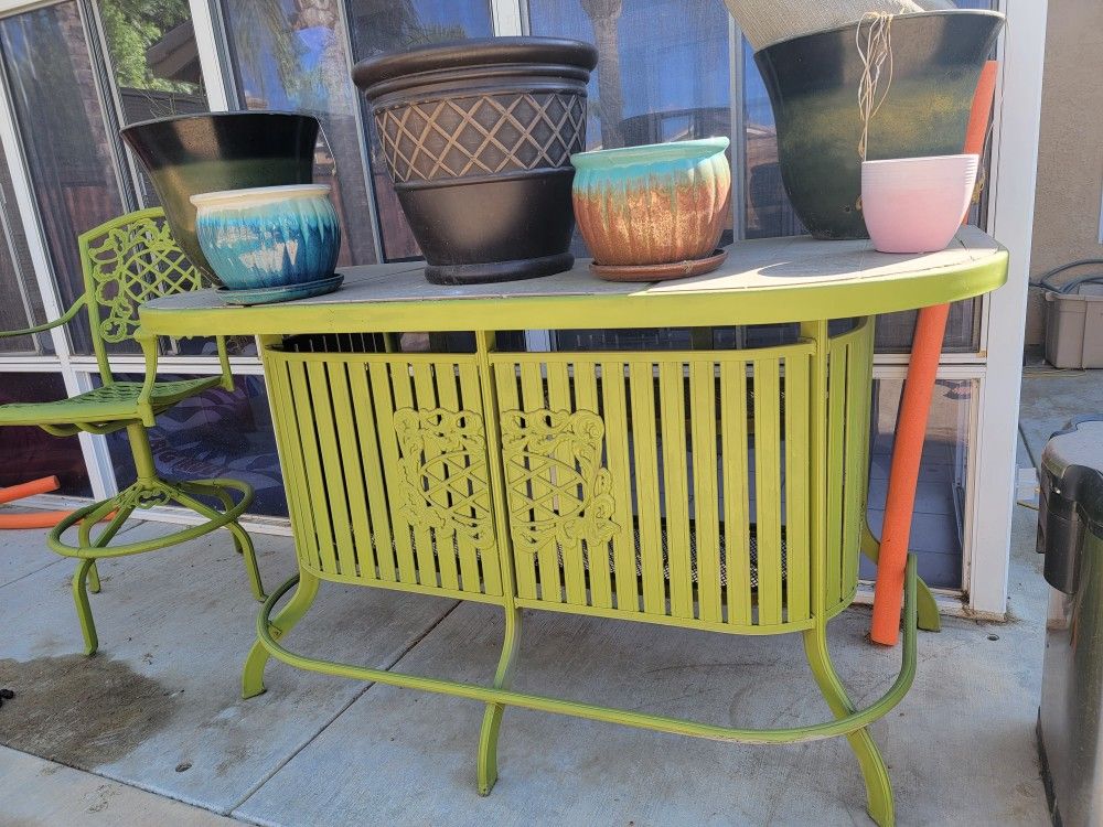 Outdoor Patio Bar With Chair