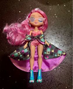 O.M.G. Fashion Show Mega Runway Playset & Dolls!