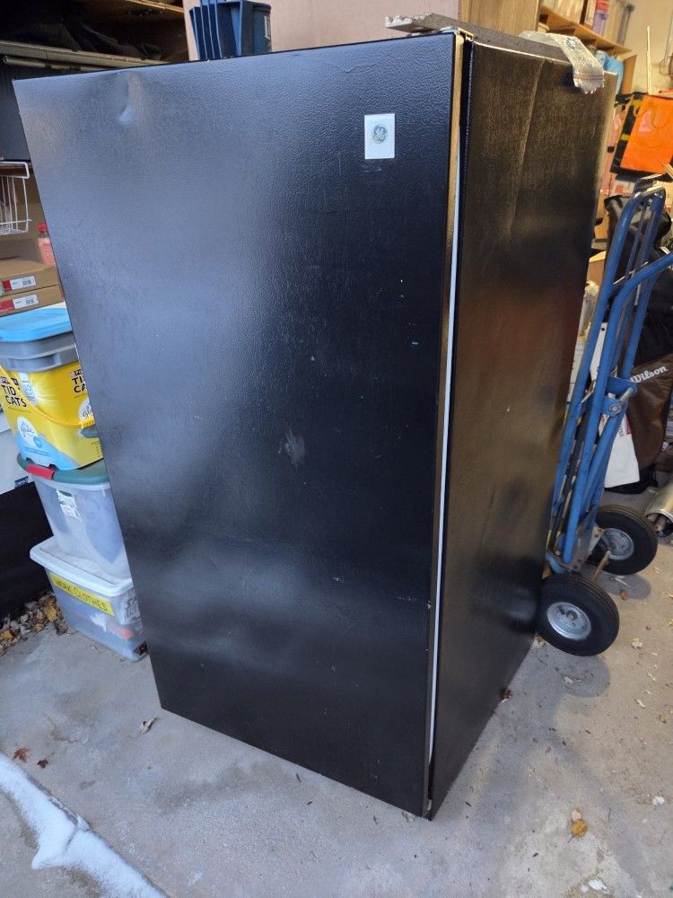 GE Upright Deep Freezer