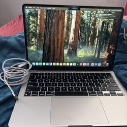 MacBook Air M2 
