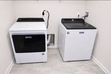 Maytag Washer And Dryer Like New 