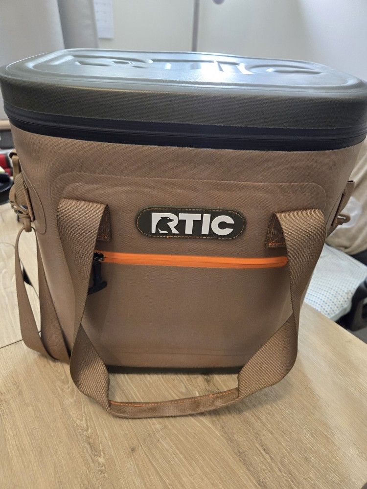 RTIC Outdoors 20 Cans Soft Sided Cooler