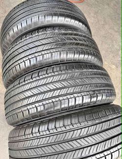 215/65/17 Michelin 📍📍 Vendo un set de llantas con 80% de vida las 4 📍🌟