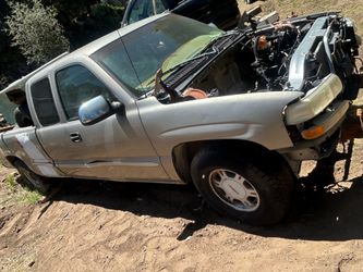 Chevy 2500 & GMC Sierra.  Parting out