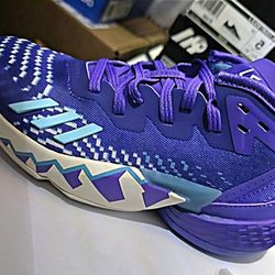 Donovan Mitchell Issue 4 Basketball Shoes Size 2.5 Youth Adidas 