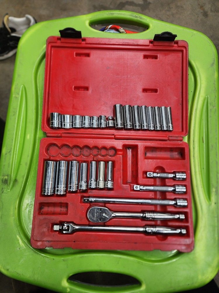 SNAP On 3/8 Socket 1/4 & 3/8 Like New.