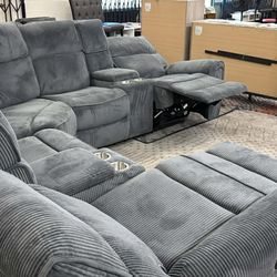 New Recliner Sectional Couch with 2 Consoles! Free Delivery 🚚!