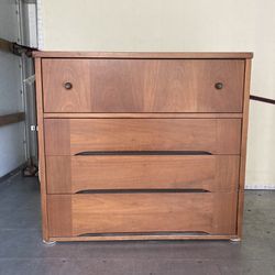 Vintage 4 Drawer Dresser 
