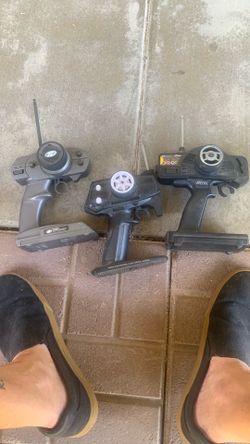 $30 for 3 rc controls all work need batteries