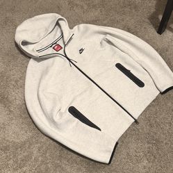 Nike tech Brand new size medium men’s 