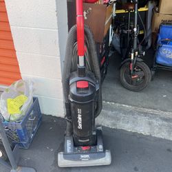 Sanitaire Electrolux Bagless Upright Vacuum Cleaner SC5845 