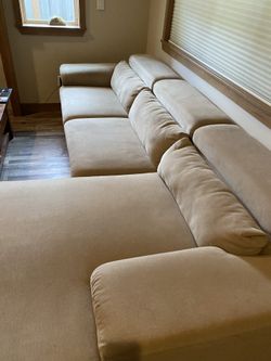 Sectional With Adjustable Headrests And Storage Compartments