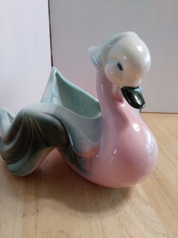 Vintage Hull Bird Planter $10, Great Condition