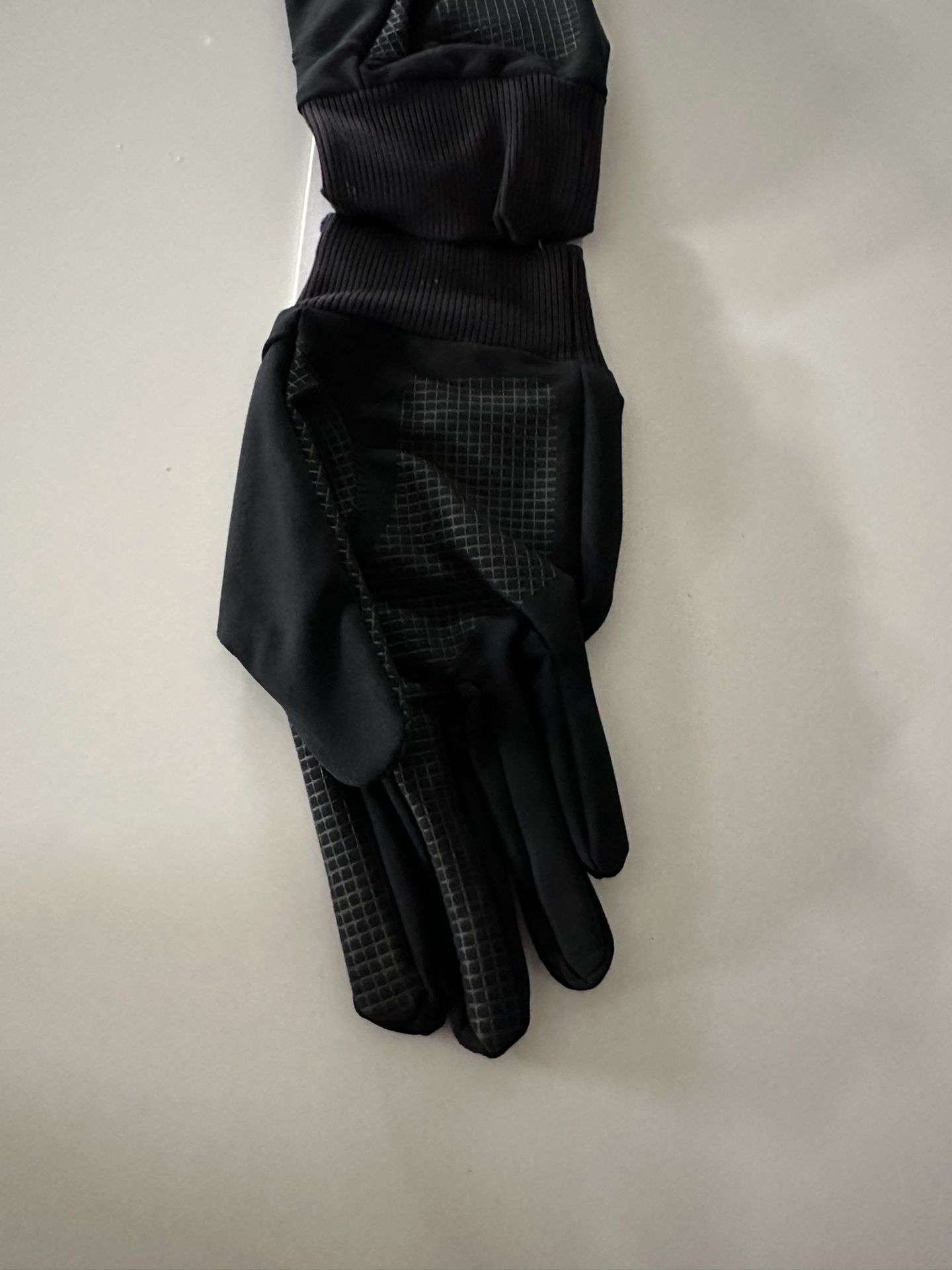 Alo yoga gloves for Sale in Chula Vista, CA - OfferUp
