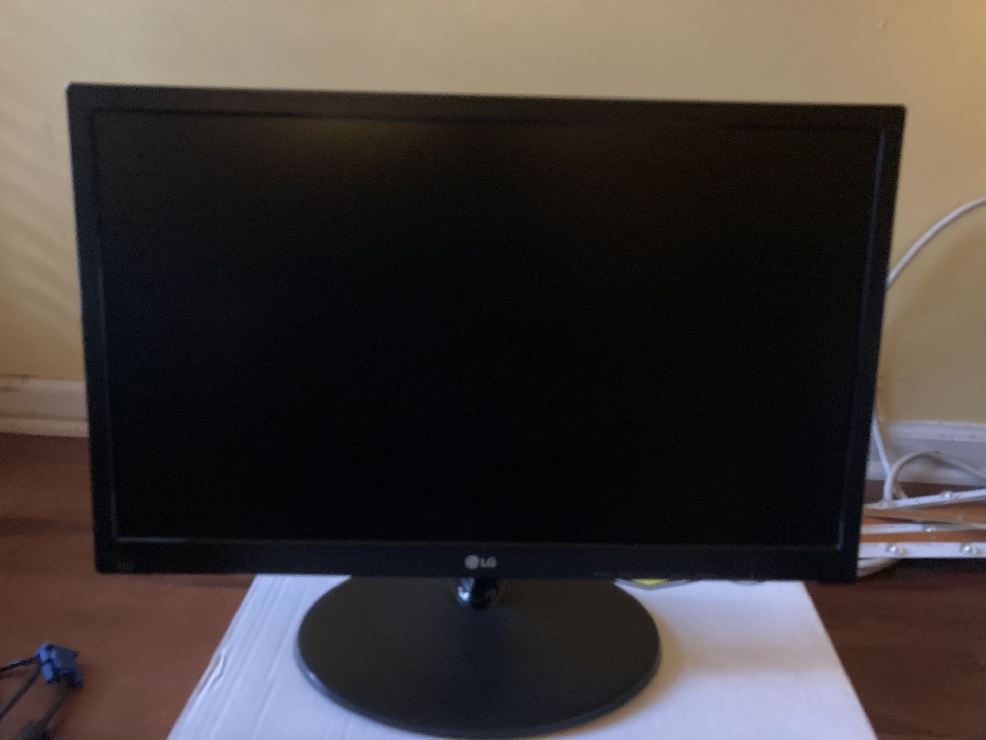 LG 22M38D 22” Inch TN Panel