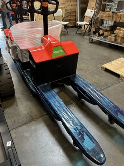 NORDSTEEL Fully Electric Pallet Jack – $1,796 🇺🇸