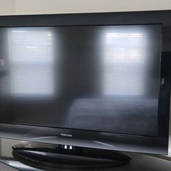 TOSHIBA 38" TV