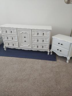 Beautiful Bassett French Provincial dresser & nightstand