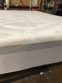 King size Memory Foam Mattress With Splits Box spring we have all sizes available at Lowest prices and deliveries available too ( Habló Español)