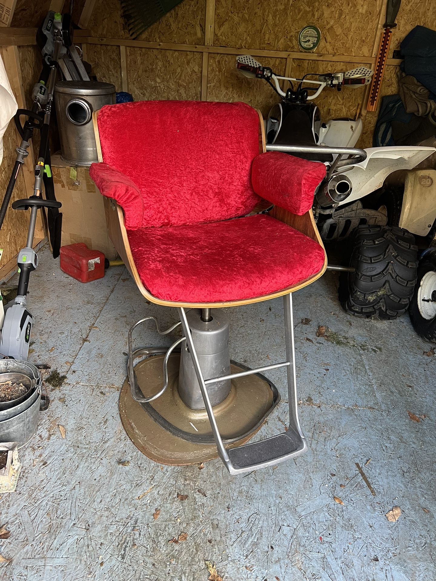 Retro Barber Salon Chair