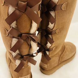 New! Women's UGG BAILEY BOW TRIPLET II Tall Sheepskin Boots Chestnut Size - 10