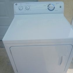 GE ELECTRIC NEW DRYER 99 FIRM NO DENTS NO SCRATCHES NEW DRYER ONLY 1 YR HALF OLD IN OUR B&B RENTAL